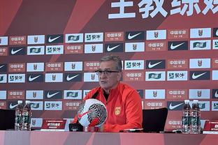 沪媒：中国裁判表现优秀，可能比国足在亚洲杯走得更远